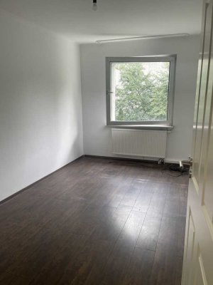 Sanierte Studenten-3-Zimmer-Wohnung mit Balkon in Köln