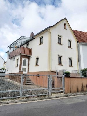 Uriges Fachwerkhaus mit Balkon, herrlichem Garten, 2-3 PKW-Stellplätzen in ruhiger Lage