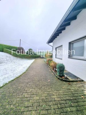 Zweifamilienhaus mit Panoramablick, 3000m², Solar, Glasfaser, Doppelgarage, ..