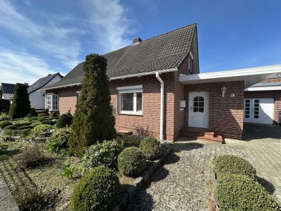 Einfamilienhaus mit möglicher Einliegerwohnung, Büro und Bungalow in ruhiger  Wohngegend offenbart e