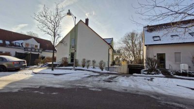 Frisch Sanierte 2 Raum Wohnung mit Dachterrasse im Hansapark