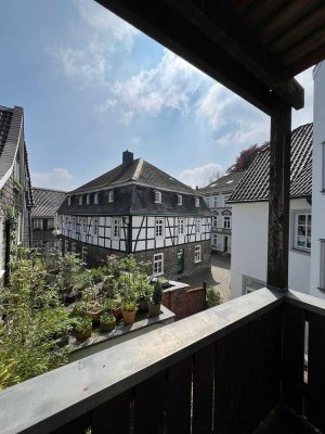 "Charaktervolles Wohnen in bester Lage: Stilvolle 3-Zimmer-Wohnung mit Balkon"