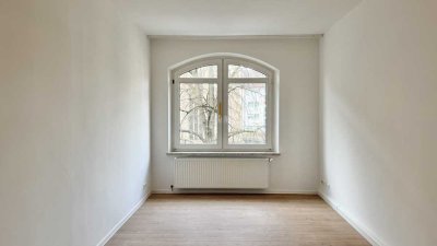 Humboldtstraße ! Helle, 2-Zi.-Altbau-Whg., 50m², neue moderne Einbauküche, 2. OG ohne Aufzug