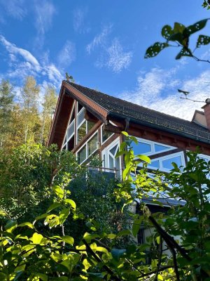 Exklusiver Wohn- oder Büroraum am Waldrand. Licht, Raum und Natur treffen aufeinander.