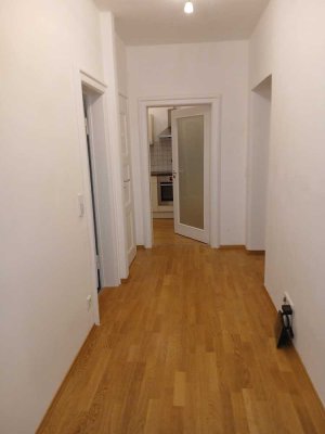 2,5-Zimmer-Wohnung mit Balkon und Einbauküche in München Sendling-Westpark