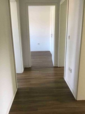 Frisch renovierte 3-Raum-Wohnung mit zeitgemäßem Tageslichtbad!