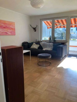 Ruhige Wohnung mit 3 Zimmern, Holzparkett, Balkon und Küche Krefeld Stadtmitte, helles Dachzimmer