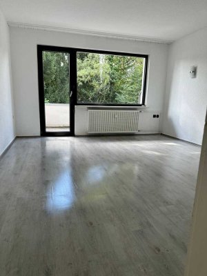 schöne, helle 3 Raum Wohnung im 1. OG mit Balkon/Gartennutzung