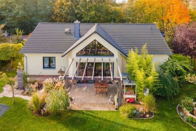 Fantastischer Design-Bungalow zentrums- & bahnhofsnah - Einbauküche, Fußbodenheizung, Kathedraldecke