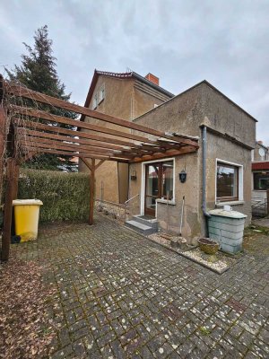 Reihenendhaus mit großem Gartengrundstück in Ortsrandlage