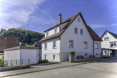 Charmantes 8 Zimmer Einfamilienhaus mit viel Platz und sonniger Lage in Albstadt-Onstmettingen