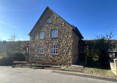 Traumhaftes Bruchsteinhaus mit angrenzendem Baugrundstück in bester Lage von Stolberg Zweifall