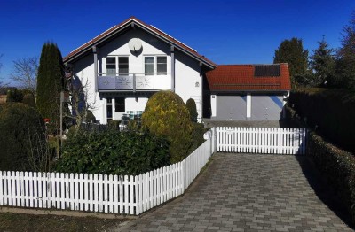 Gepflegtes Einfamilienhaus, großer Garten, ruhige Ortsrandlage