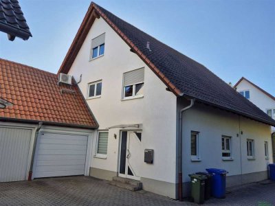 Sonniges Wohnhaus mit privater Zufahrt  -Neuleinigen-