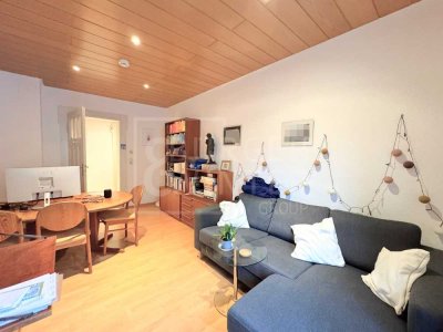 Charmante 2 Zimmer-Altbau-Wohnung * Balkon * Zentrale Lage