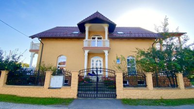 PRACHTVOLLE VILLA NÄHE WIEN mit Solaranlage, Granit, Sommerküche mit Grillplatz, Räucherofen und Pizzaofen