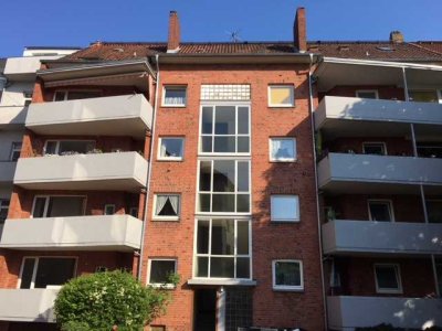 Kiel - Schillerstraße:  Hier wohnt man ! Große, freie 3 Zimmer Eigentumswohnung im 3.0G, 2 Balkone.