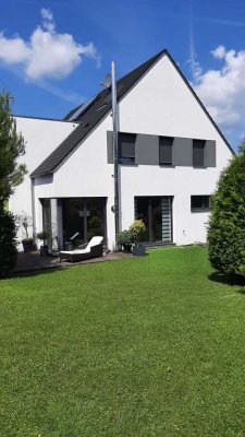 Moderne Architektur/Feldrandlage