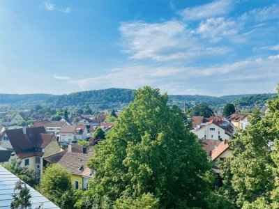 Lichtdurchflutete Maisonette-Wohnung mit Balkon in Lörrach