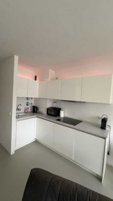 Zentral in Ludwigsburg , mit Hausmeisterservice - DG-Wohnung mit Balkon und voll möbliert