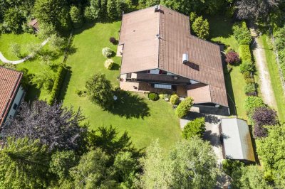 Ortsrandlage mit herrlichem Berg-/ Weitblick! Stilvolles Landhaus mit ca. 1.900 m² Grund - Wildsteig