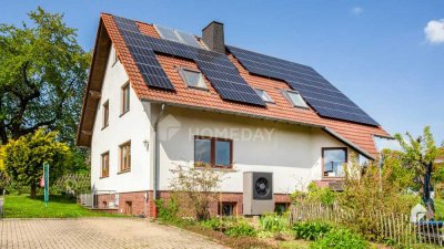 Mehrgenerationenhaus auf großem Grundstück, Terrasse, Garten und Stellplätzen