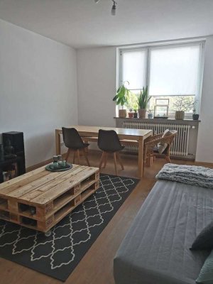 Nette WG-Wohnung: guter Schnitt, hell mit kleiner Süd-Loggia