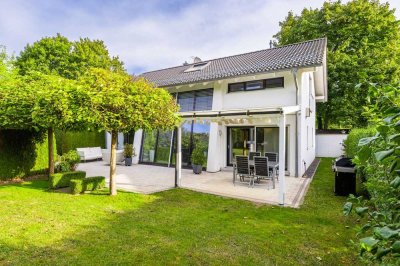 Einfamilienhaus in Neuenhagen - Inkl. Panoramafenstern, Fußbodenheizung, Einbauküche, Raffstores