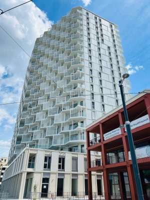 PROVISIONSFREI! LEYWAND! ERSTBEZUG! RUHIG! HELLE 2 ZIMMER MIT 15m² BALKON! EINBAUKÜCHE.