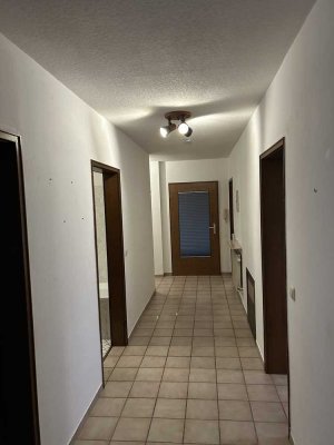 5-Zimmer-Wohnung mit Balkon und Einbauküche in Weilburg