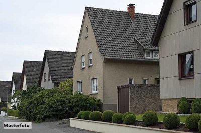 Einfamilienhaus mit Terrasse und Garage