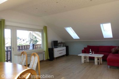 Möbliert(!) Dachgeschosswohnung mit Loggia in ruhiger Lage in Hünfeld