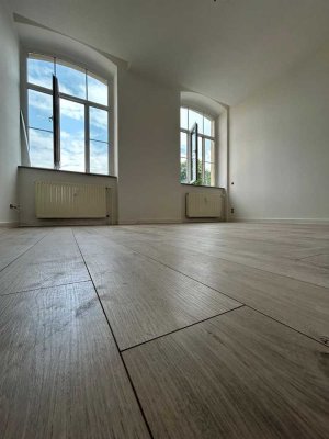 Erstbezug nach San.! Große 5-Zi. Loft mit Tageslichtbad, Wohnküche und Riesenloggia in ruhiger Lage!