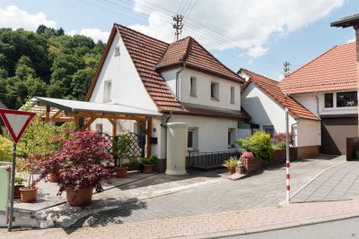 Einfamilienhaus mit Geschäftsräumen