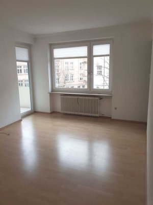 Nähe Keßlerplatz ! Hübsche 2-ZW, 38 m², Balkon, 3.OG mit Aufzug