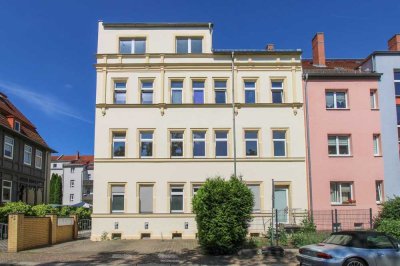 Großzügige 4-Zi-Etagenwohnung mit Balkon und Gartenanteil