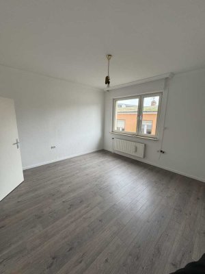 Modernisierte 2-Raum-Wohnung mit Einbauküche in Remscheid