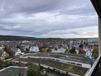 Geschmackvolle, möbilierte,  gepflegte 3,5-Raum-Wohnung mit Balkon und Einbauküche in Leonberg