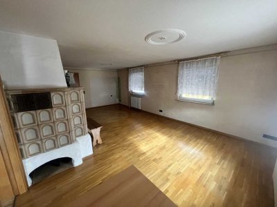 Geräumige 4-Zimmer-Wohnung mit Terrasse, Wintergarten und Garten zur Mitbenutzung