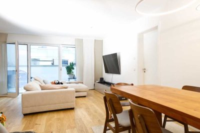 Geschmackvolle 4-Zimmer-EG-Wohnung mit gehobener Innenausstattung mit Terrasse und EBK in Augsburg