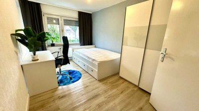 WG-Zimmer mit BALKON, neu renoviert + möbliert