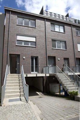 Exklusive 2 Townhouses mit Dachterrasse & Garten