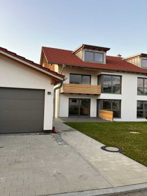 Sonnige 2-Zimmer-Wohnung Neubau ruhige Lage nahe S-Bahn mit Balkon in Großhelfendorf