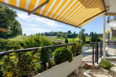 Lichtdurchflutete Wohnung mit Balkon und Blick ins Grüne