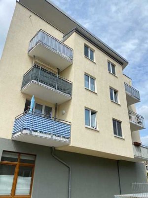 *LINDENAU* TOP 4-5 Zi. Wohnung ab August 2024 selbst einziehen 2 Balkone & hochw. EBK & 2 TG Plätze