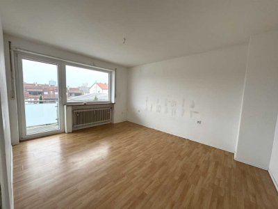 Lechhausen Schlössle, 3-4 ZKB, Balkon nach Süden, straßenabgewandte Seite, renoviert, sofort frei