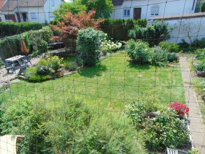 ! Halbes Haus, 5-Zimmer-Maisonette - Wohnung mit Gartenoase in  Dürrmenz,