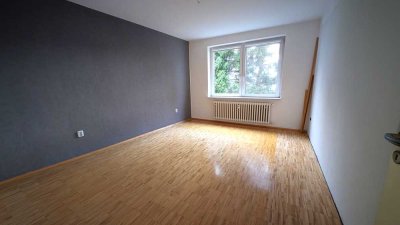 *2 Raum-Wohnung mit toller Aufteilung und Balkon - WG geeignet*