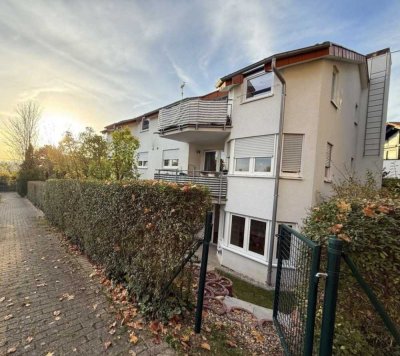 Sehenswerte / Helle 2,5 Zimmer Wohnung mit EBK,Garten & Tiefgarage in Leonberg