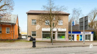 Zentral in Birkenwerder: Gut vermietetes, großzügiges Haus mit 2 Wohnungen, Gewerbefläche & Carport